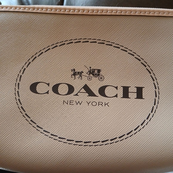 NWT COACH HORSE AND CARRIAGE MEDIUM WRISTLET